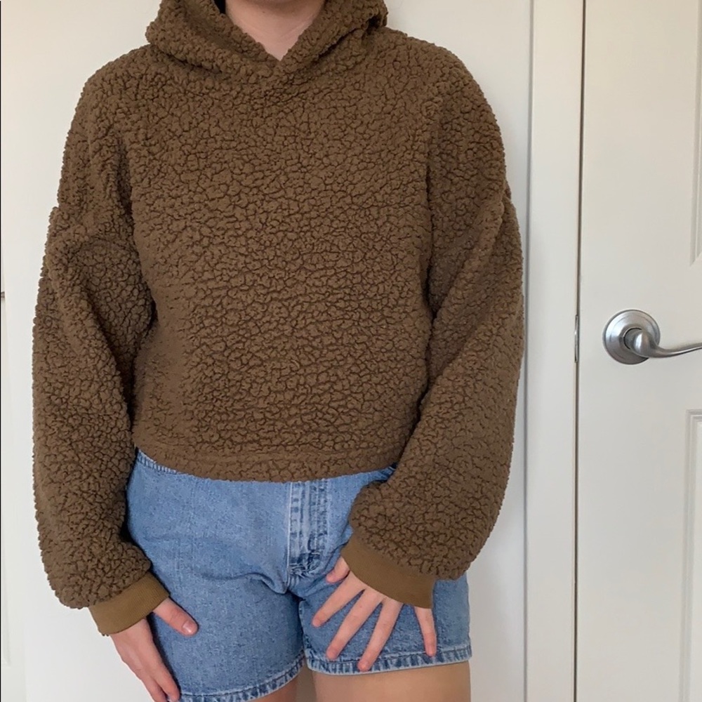 Fluffy cropped sweatshirt